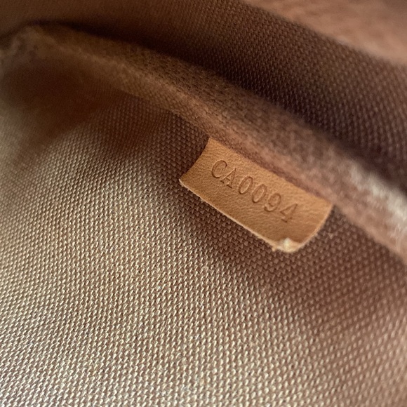 Louis Vuitton Pouch - Picture 9 of 13